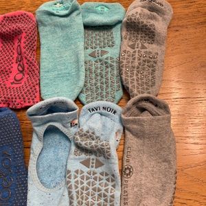 5 medium size Pilates socks and Pilates straps.